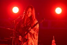 松尾レミ（Vo, G / GLIM SPANKY）(c)テレビ朝日ドリームフェスティバル2018（撮影：岸田哲平）