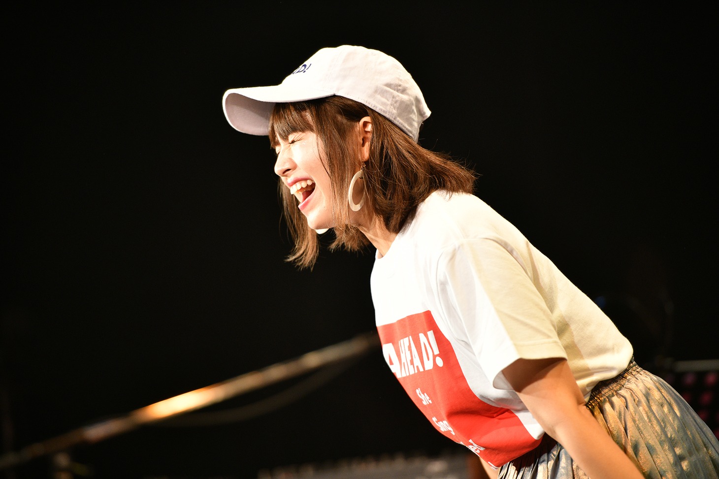 静まり返ったフロアに向かって、マイクを通さない地声で「ありがとうございましたー!!」と感謝の言葉を届ける脇田もなり。