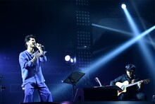 平井堅のステージの様子。 (c)テレビ朝日ドリームフェスティバル2018（撮影：岸田哲平）