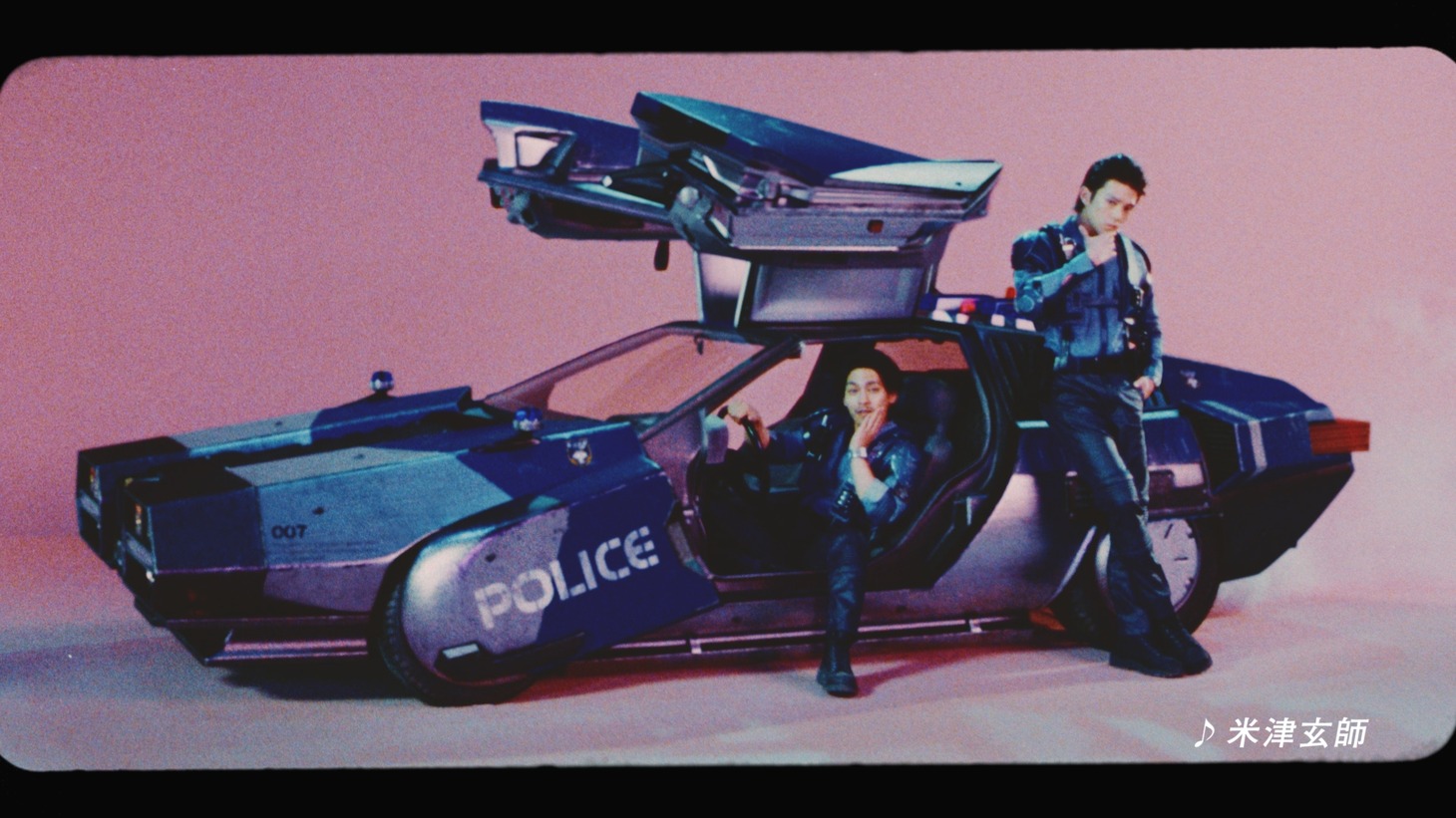 GATSBY「GATSBY COP スタート篇」のワンシーン。