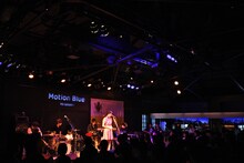 「間違いだらけの神様」を初披露するTWEEDEES。