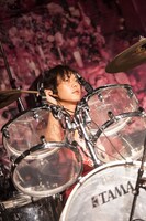 ピエール中野（Dr / シン・ガイアズ）（Photo by Masayo）