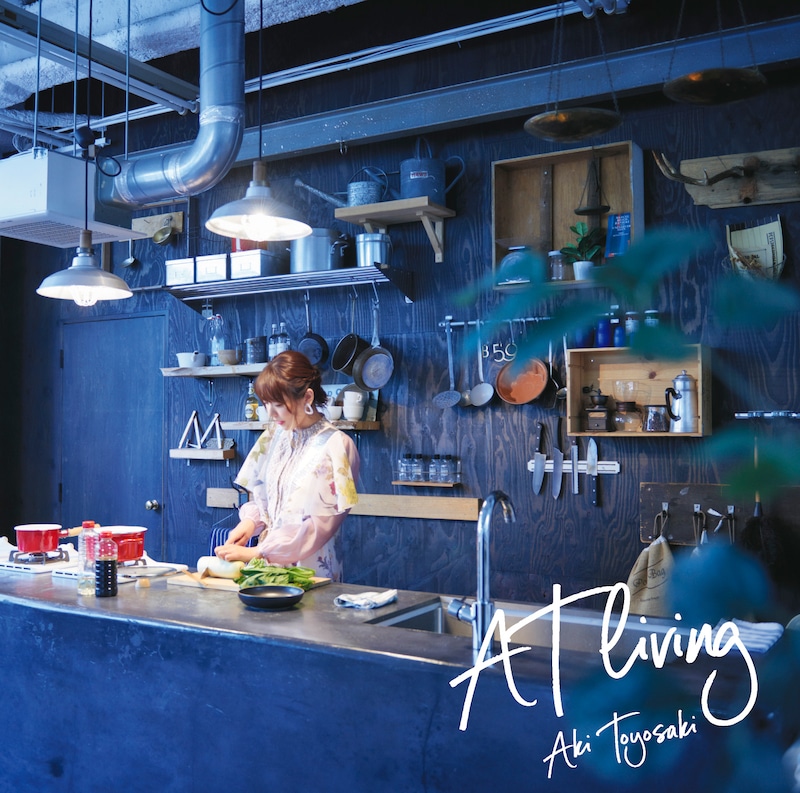 豊崎愛生「AT living」ジャケット