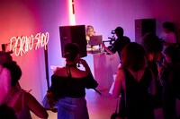 DFT TOKYO「PORNO SHOP」リスニングパーティの様子。