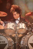 ヤガミ・トール（Dr）（撮影：田中聖太郎写真事務所）