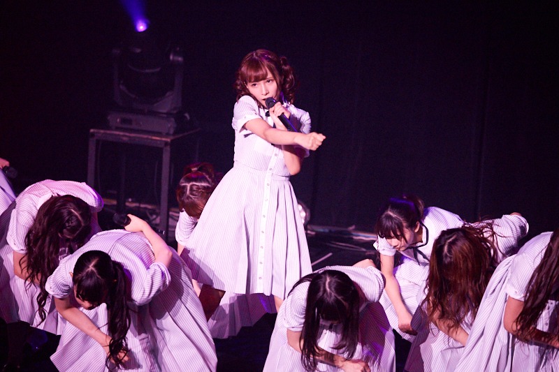 宮瀬玲奈（中央） (c)22/7 PROJECT