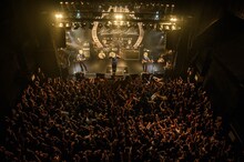 「MAN WITH A MISSION presents『Chasing the Horizon Tour』」福岡・DRUM LOGOS公演の様子。（Photo by Daisuke Sakai［FYD Inc.］）