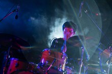 勝浦隆嗣（Dr）（撮影：平林岳志）