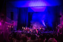 「OGRE YOU ASSHOLE at 日比谷野外大音楽堂 -QUADRAPHONIC SOUND LIVE-」の様子。（撮影：平林岳志）