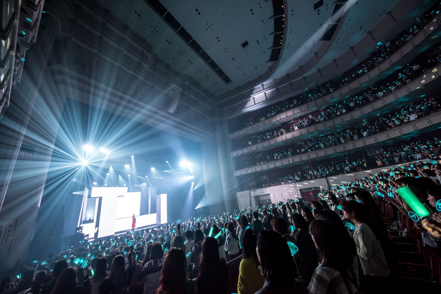 テミン「TAEMIN Japan 1st TOUR ～SIRIUS～」神奈川・よこすか芸術劇場公演の様子。（Photo by Takeshi Yao）