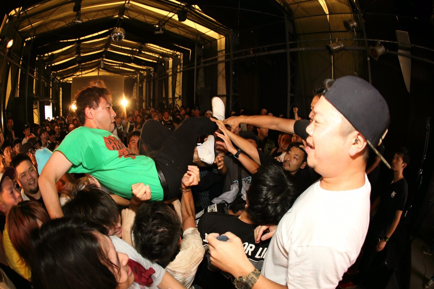 Versus the Nightのライブの様子。（Photo by PE-SK）