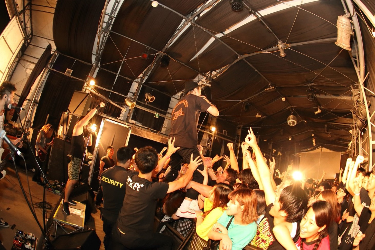 HER NAME IN BLOODとRyo（Crystal Lake）のコラボの様子。（Photo by PE-SK）