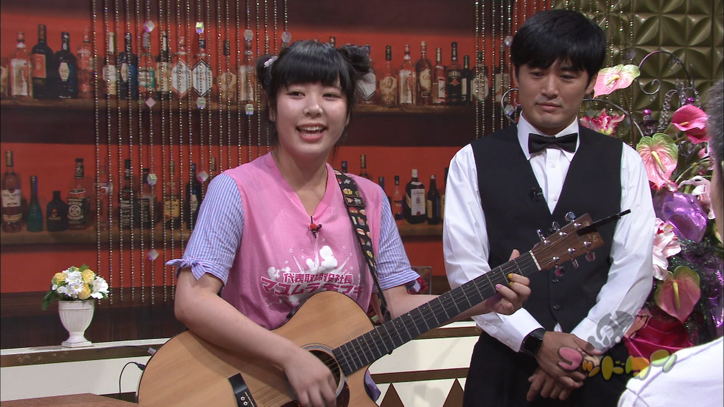 「ゴッドタン」9月29日放送の「スナック眉村ちあき」のワンシーン。 (c)テレビ東京