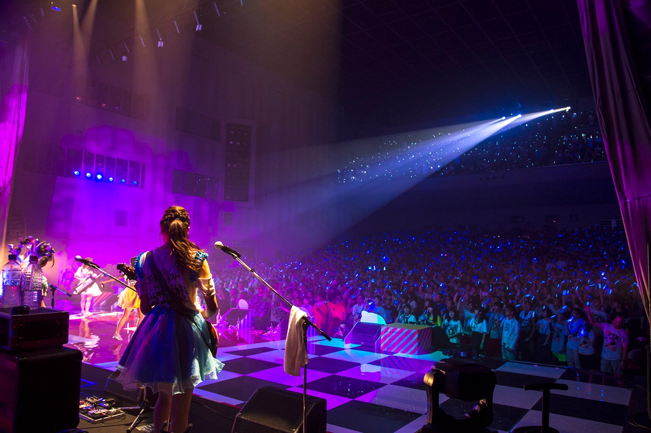 「PASSPO☆歌って踊って奏でる対バンツアー～Road to 中野サンプラザ～」東京・中野サンプラザホール公演の様子。（撮影：林晋介）