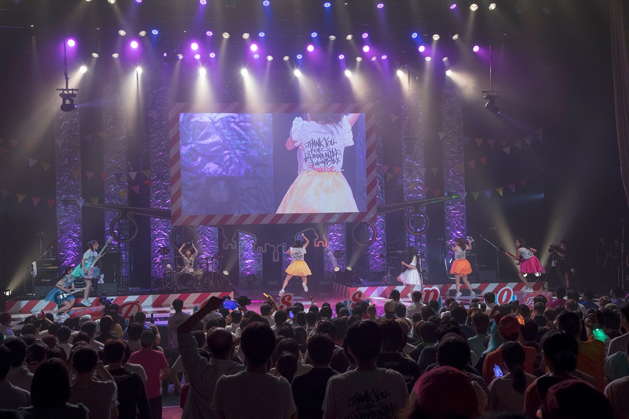 「PASSPO☆歌って踊って奏でる対バンツアー～Road to 中野サンプラザ～」東京・中野サンプラザホール公演の様子。（撮影：林晋介）