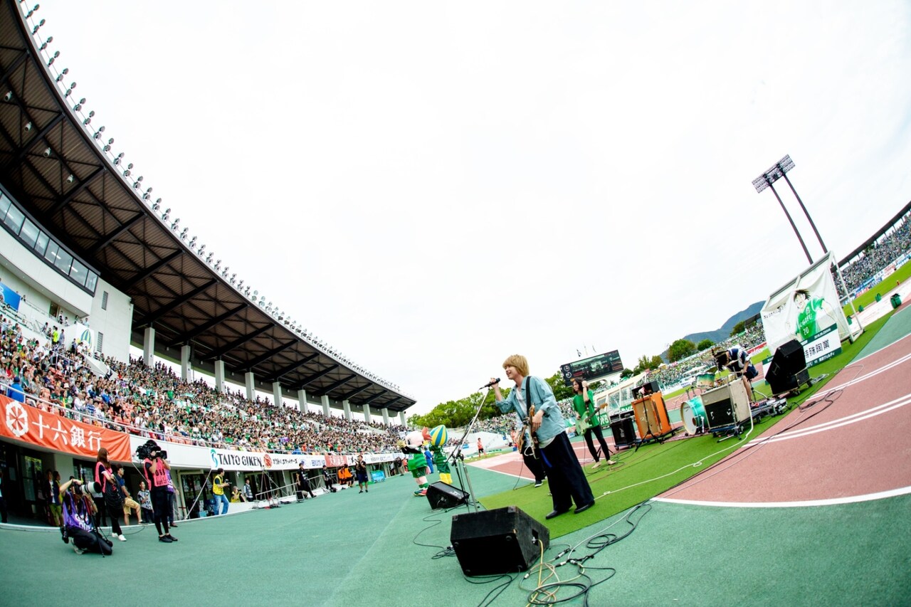 cinema staff、地元岐阜でのスタジアムライブで「HYPER CHANT」熱演