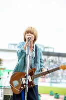 飯田瑞規（Vo, G）（撮影：石崎祥子）