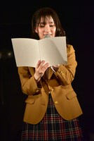 東京・Mt.RAINIER HALL SHIBUYA PLEASURE PLEASUREでのワンマンライブが決定したことを発表する雨宮かのん。