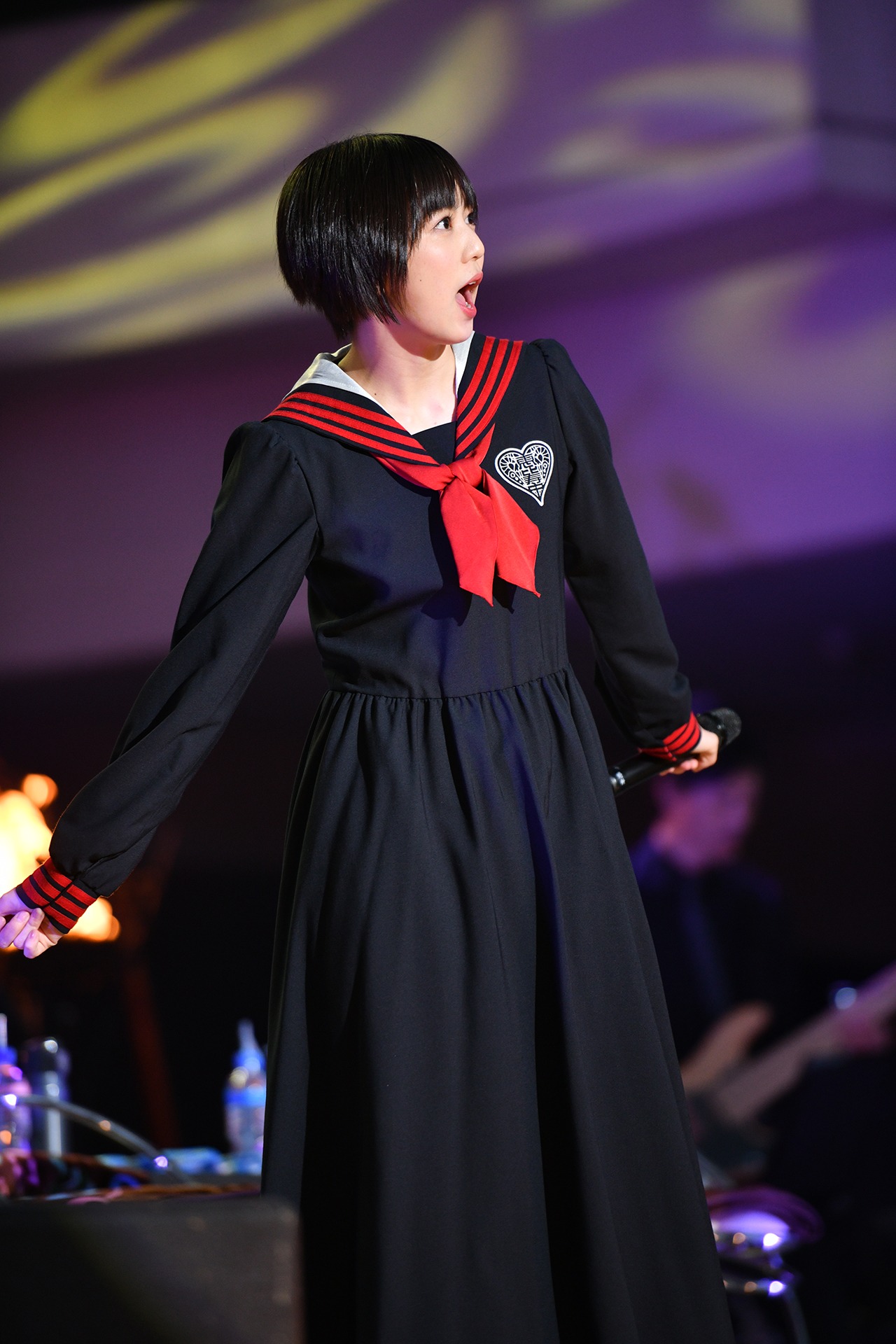 安本彩花