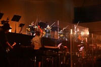 メンバー紹介でベートーベン「運命」を演奏するストリングスカルテット。