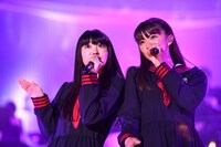 左から柏木ひなた、星名美怜。