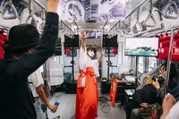 Omodaka a.k.a 寺田創一のパフォーマンスの様子。（Photo by Suguru Saito）