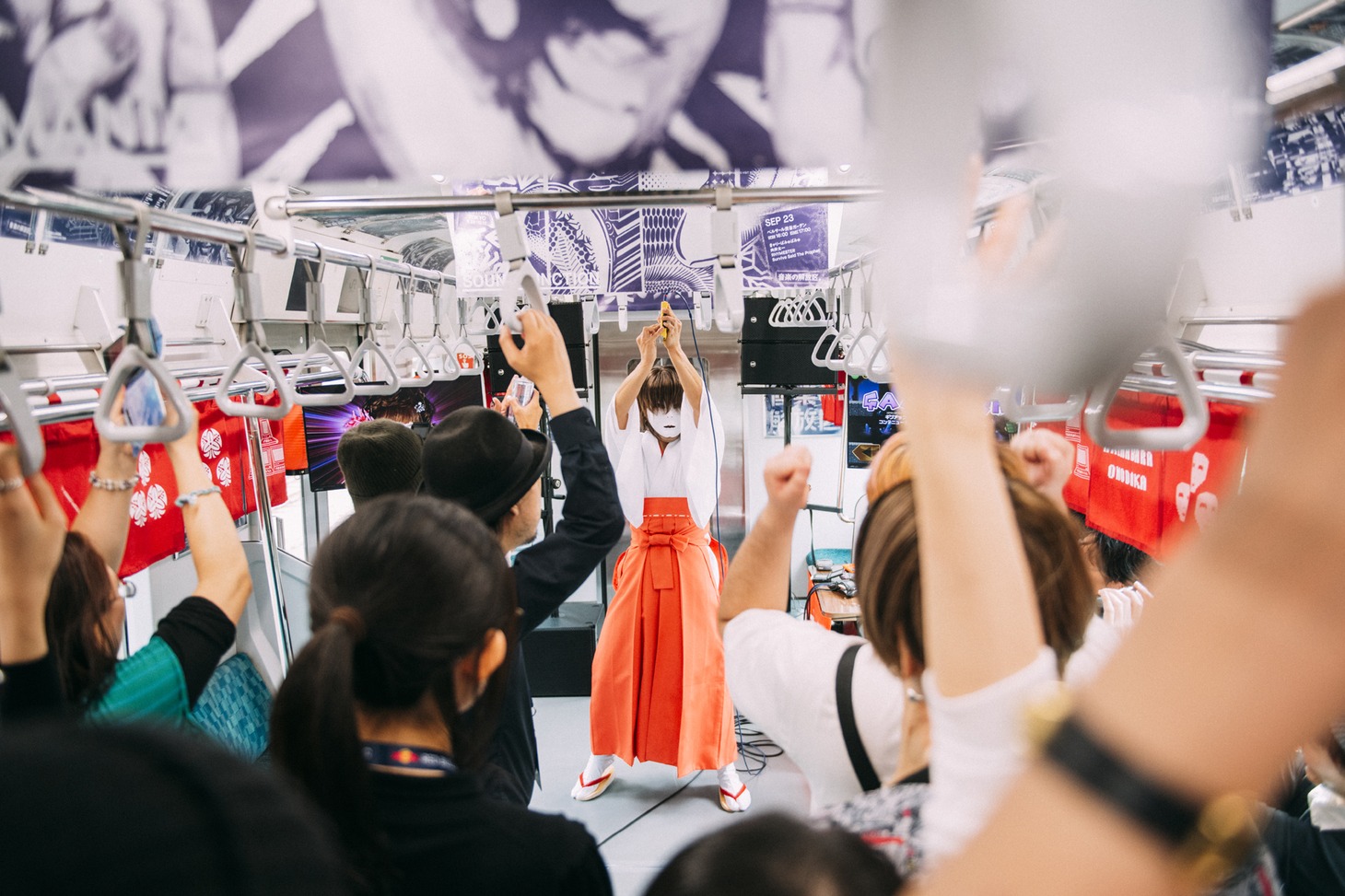 Omodaka a.k.a 寺田創一のパフォーマンスの様子。（Photo by Suguru Saito）