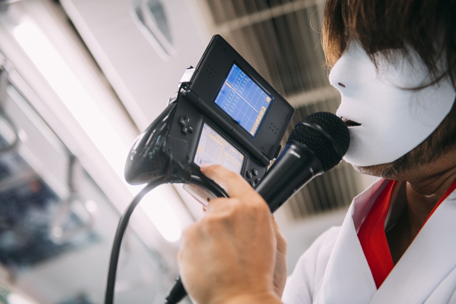 Omodaka a.k.a 寺田創一のパフォーマンスの様子。（Photo by Suguru Saito）