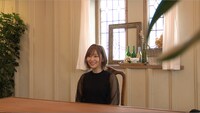 音楽ナタリーによる偽インタビューを受ける指原莉乃（HKT48）。(c)日本テレビ