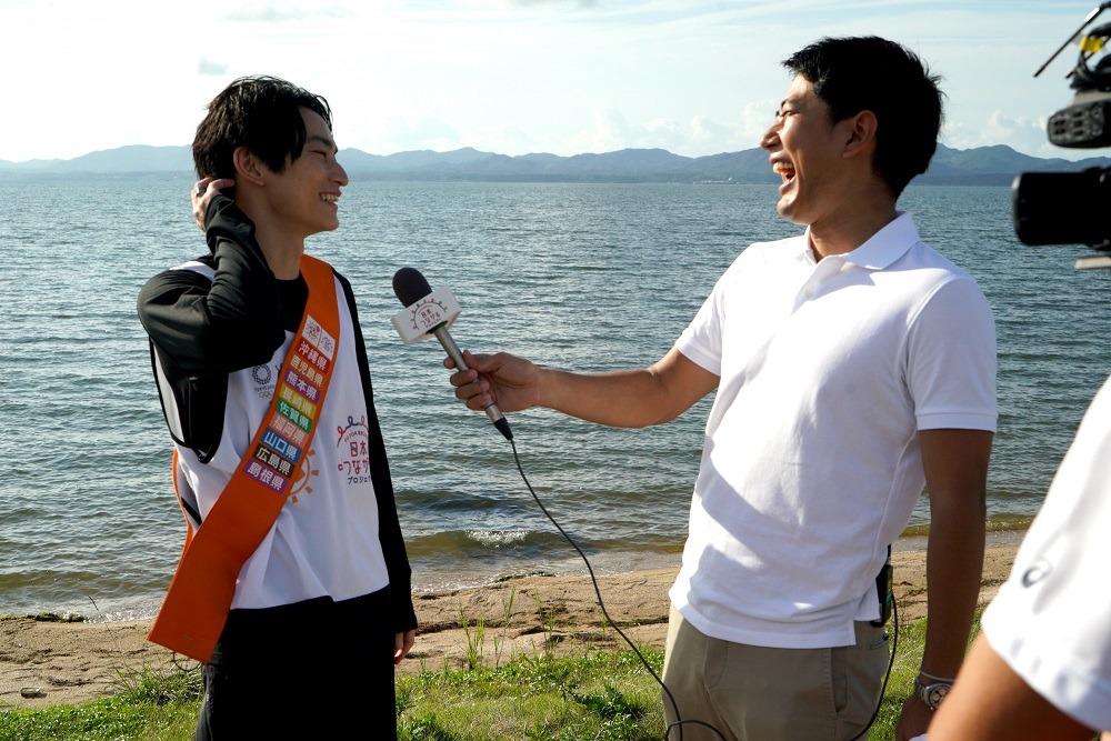 たすきリレーの感想を口にするSKY-HI。(c)フジテレビ