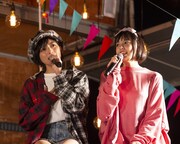 左から高見奈央、渡邊璃生。（写真提供：レプロエンタテインメント）