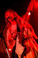 mick（Vo, G, Piano）（撮影：日吉"JP"純平）