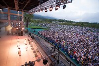 ベイビーレイズJAPAN「全虎が啼いた！伝説の最高雷舞（クライマックス）」の様子。（写真提供：レプロエンタテインメント）