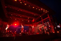 ベイビーレイズJAPAN「全虎が啼いた！伝説の最高雷舞（クライマックス）」の様子。（写真提供：レプロエンタテインメント）