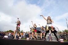 ベイビーレイズJAPAN「全虎が啼いた！伝説の最高雷舞（クライマックス）」の様子。（写真提供：レプロエンタテインメント）