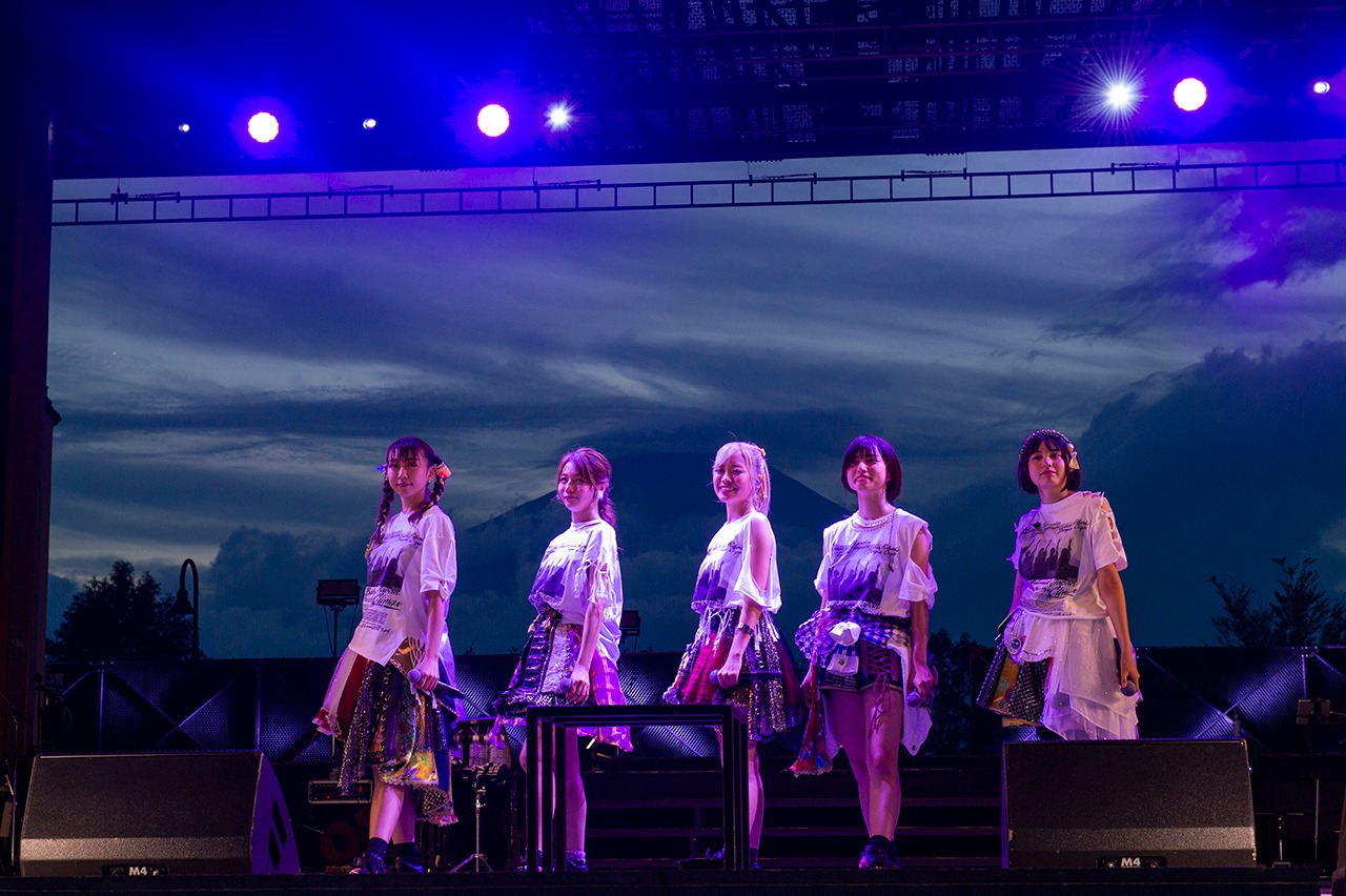 ベイビーレイズJAPAN「全虎が啼いた！伝説の最高雷舞（クライマックス）」の様子。（写真提供：レプロエンタテインメント）