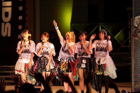 ベイビーレイズJAPAN「全虎が啼いた！伝説の最高雷舞（クライマックス）」の様子。（写真提供：レプロエンタテインメント）