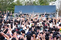 ベイビーレイズJAPAN「全虎が啼いた！伝説の最高雷舞（クライマックス）」の様子。（写真提供：レプロエンタテインメント）