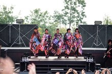 新衣装を身にまとって登場するベイビーレイズJAPAN。（写真提供：レプロエンタテインメント）