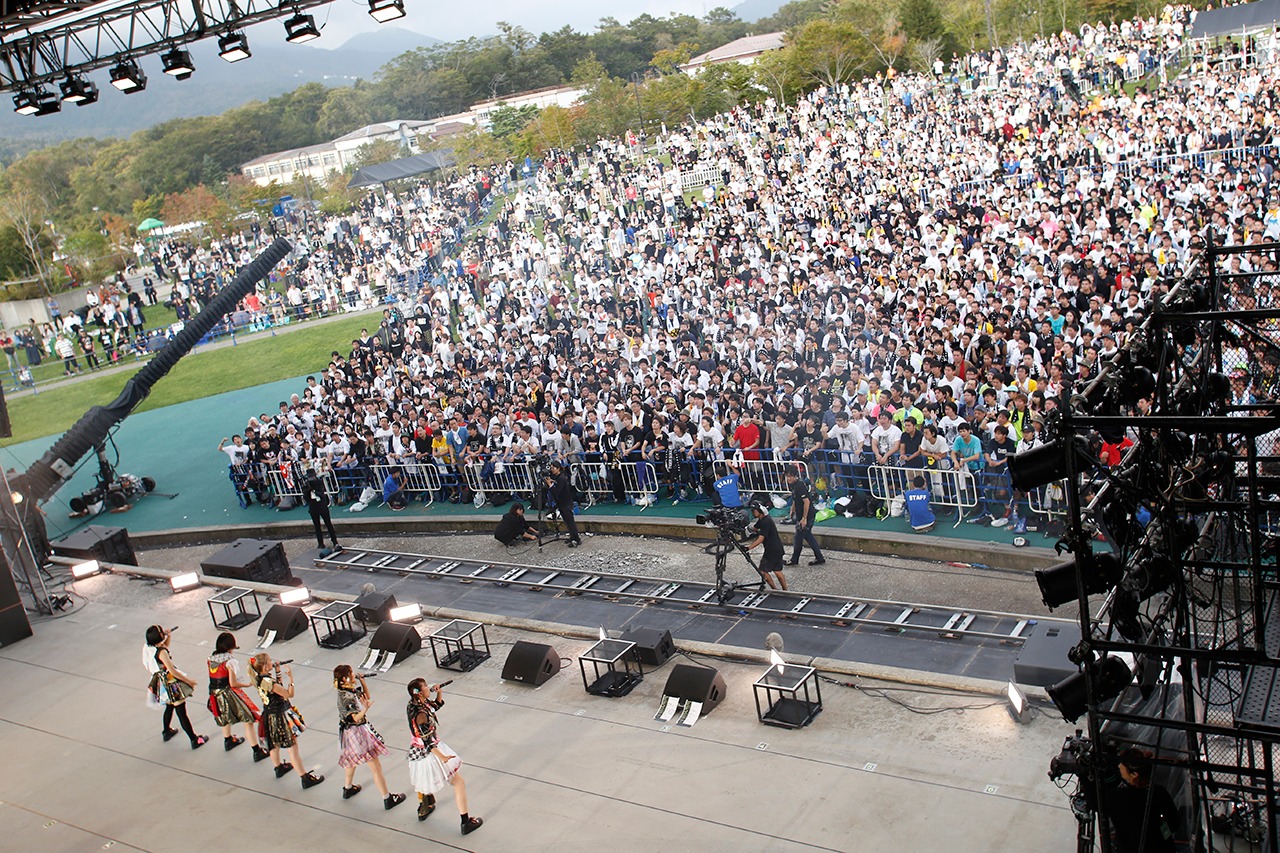 ベイビーレイズJAPAN「全虎が啼いた！伝説の最高雷舞（クライマックス）」の様子。（写真提供：レプロエンタテインメント）