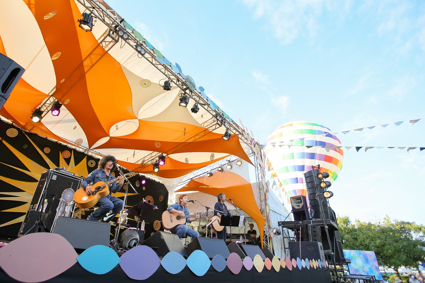 「中津川 THE SOLAR BUDOKAN 2018」でのインディーズ電力のライブの様子。（撮影：高橋良平）