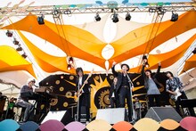 LIVE FOR NIPPON 武藤昭平withウエノコウジ presents SOLAR JAMのステージの様子。（撮影：三浦麻旅子）