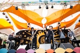 LIVE FOR NIPPON 武藤昭平withウエノコウジ presents SOLAR JAMのステージの様子。(撮影:三浦麻旅子)