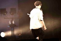 となりの坂田。（撮影：小松陽祐［ODD JOB］）