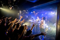 マカロニえんぴつ（撮影：八尾武志）