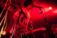 はっとり（Vo, G / マカロニえんぴつ）（撮影：八尾武志）