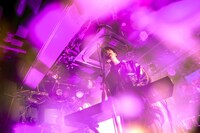 高橋海（Vo, Key / LUCKY TAPES）（撮影：八尾武志）