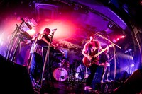 マカロニえんぴつ（撮影：八尾武志）