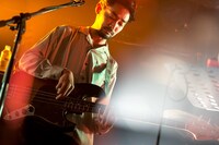 田口恵人（B / LUCKY TAPES）（撮影：八尾武志）