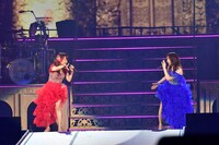 鮎川麻弥と森口博子。（Photo by hajime kamiiisaka）